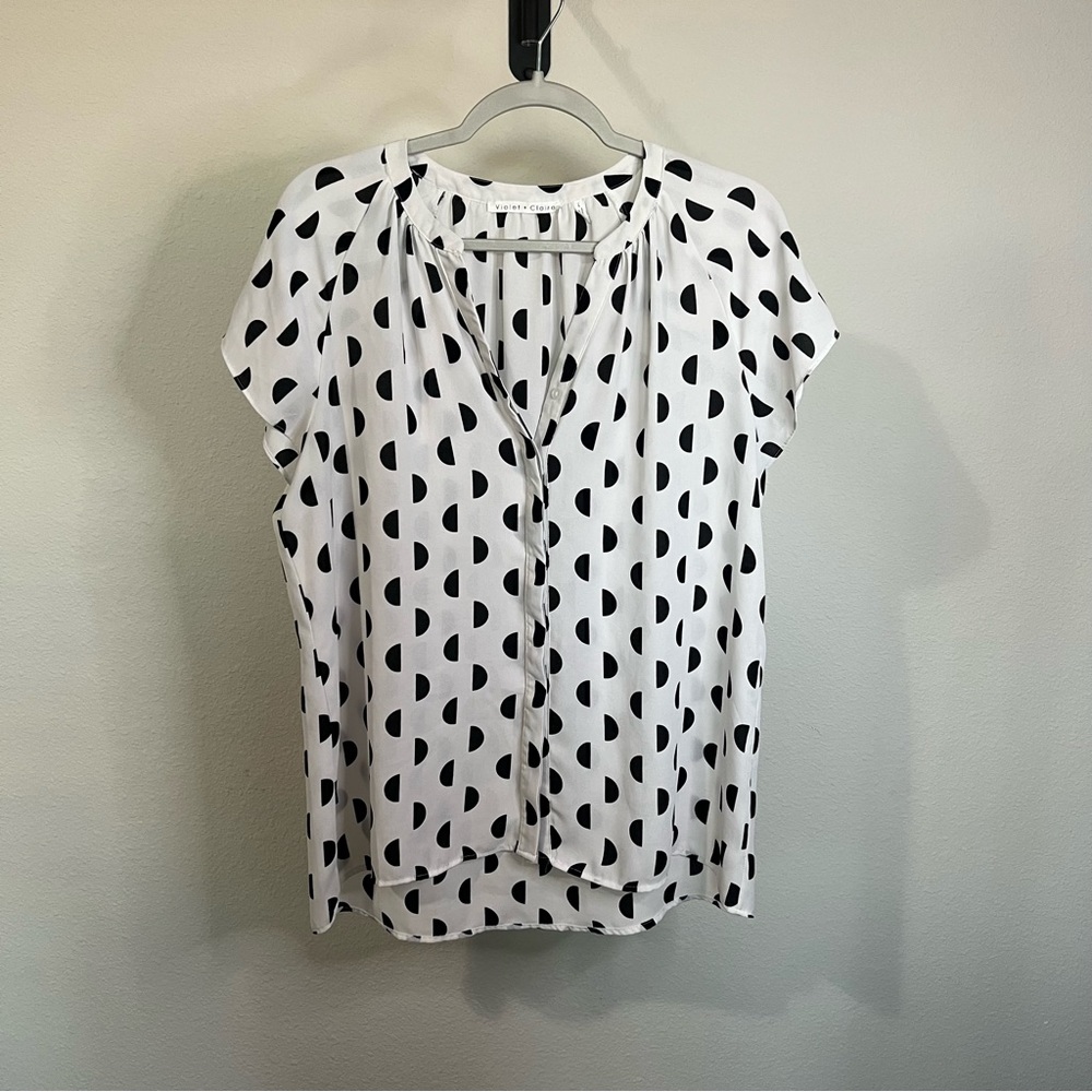 Violet & Claire size large dressy top (104)